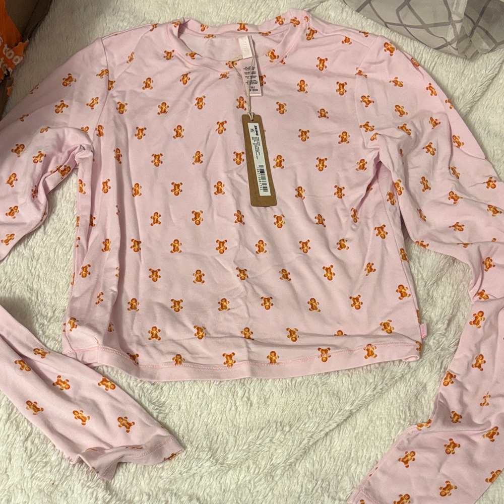 SKIMS🦄🎀Gingerbread Print Super Crop Long Sleeve